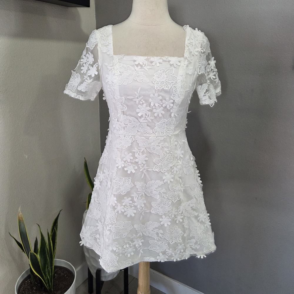 Elegant White Floral Lace Mini Dress